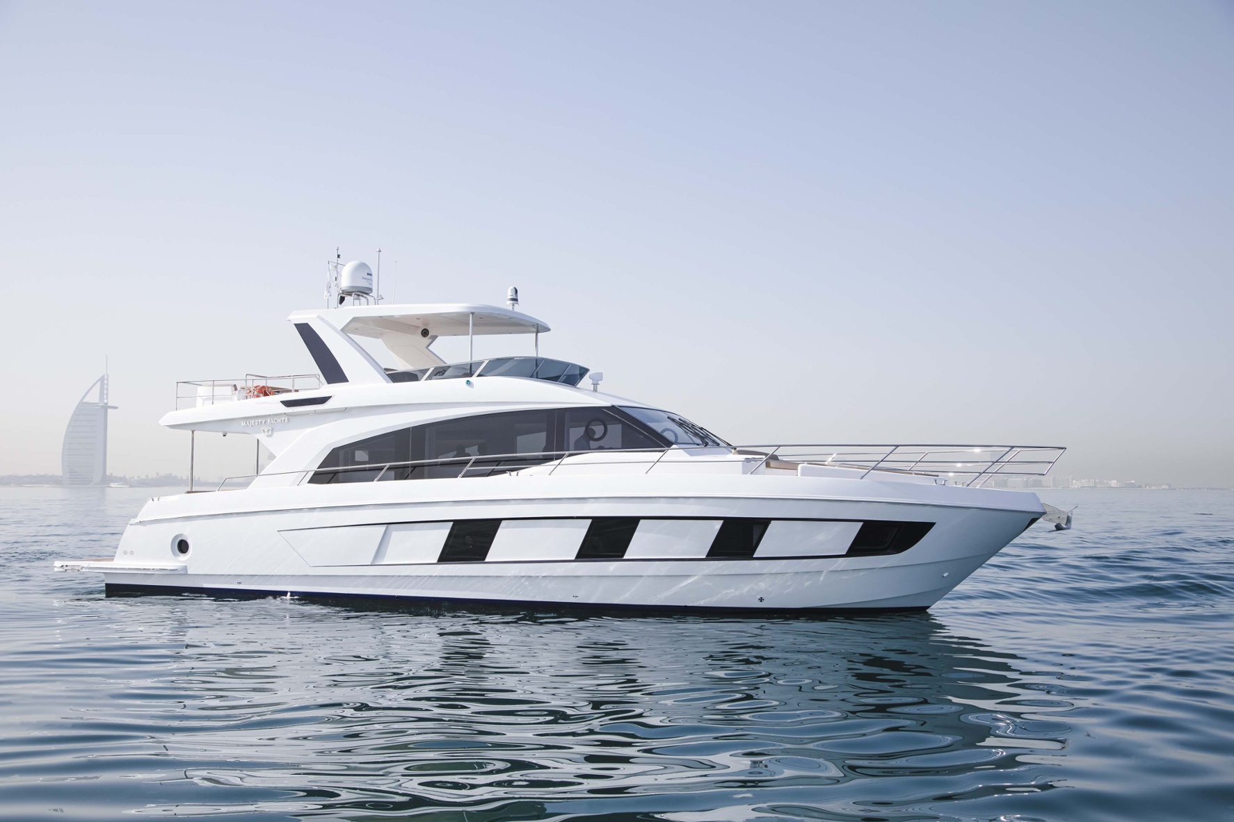 Majesty 62 - Profile (1)-1