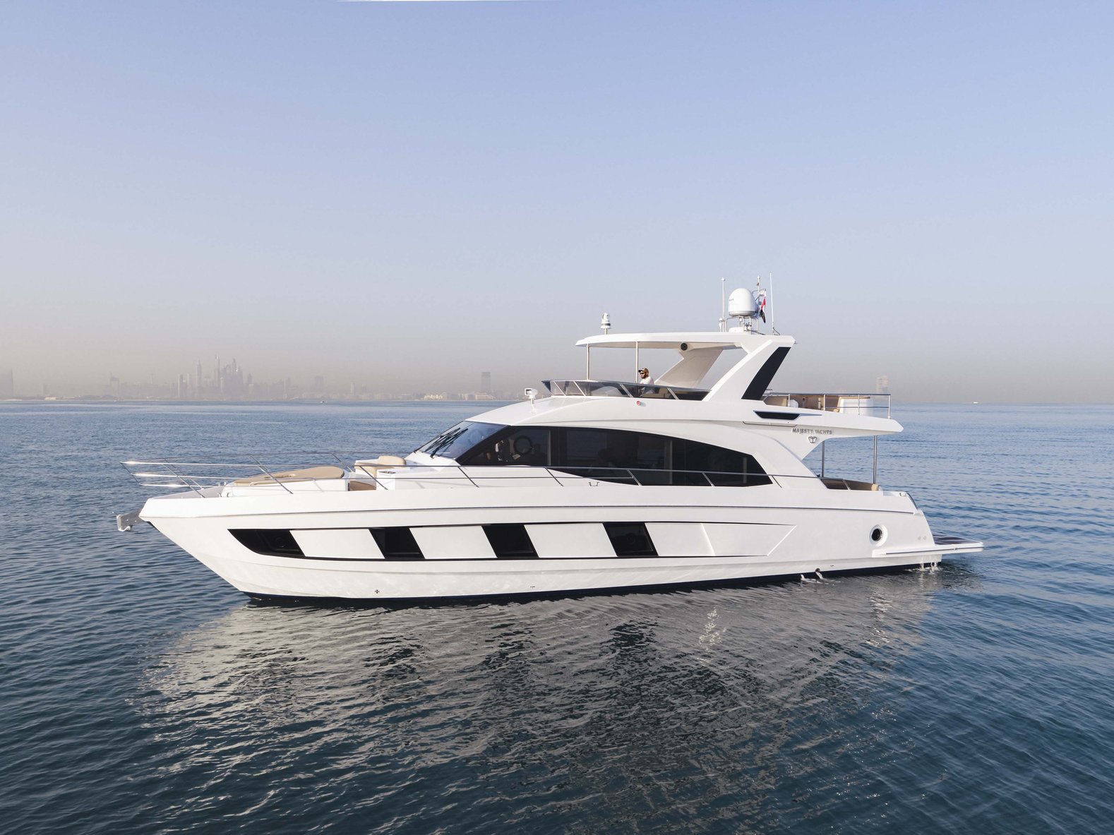 Majesty 62 - Profile (2)