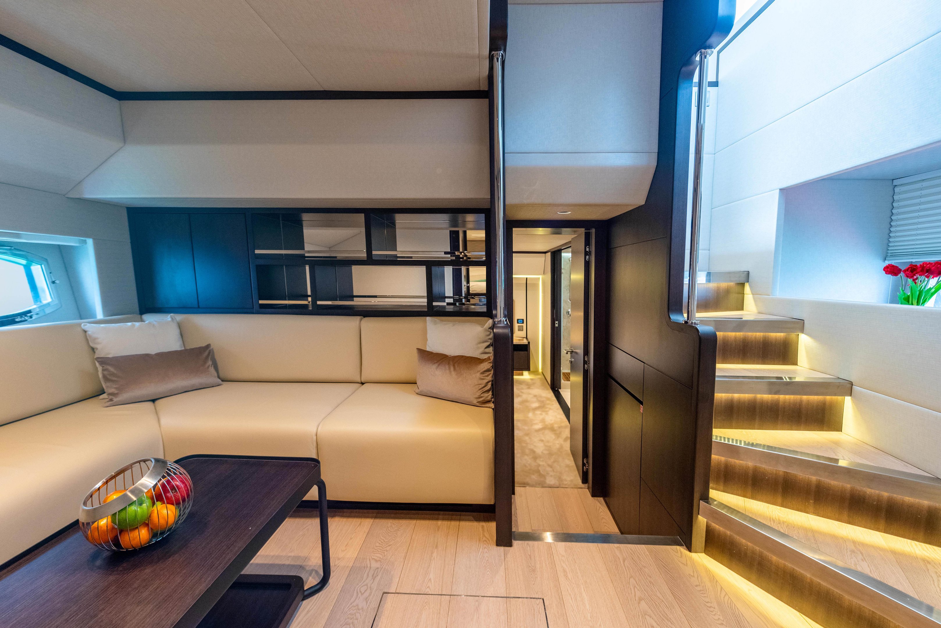 Majesty_62_M_Low Deck Lobby & Loung