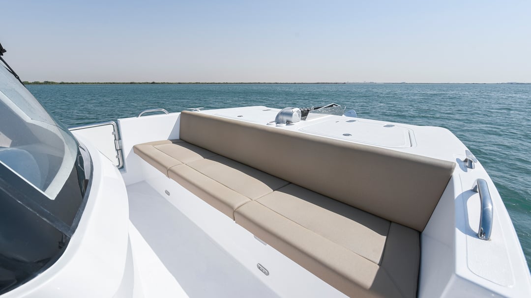 SilverCat 34 Luxury_Bow Seating (1)-1