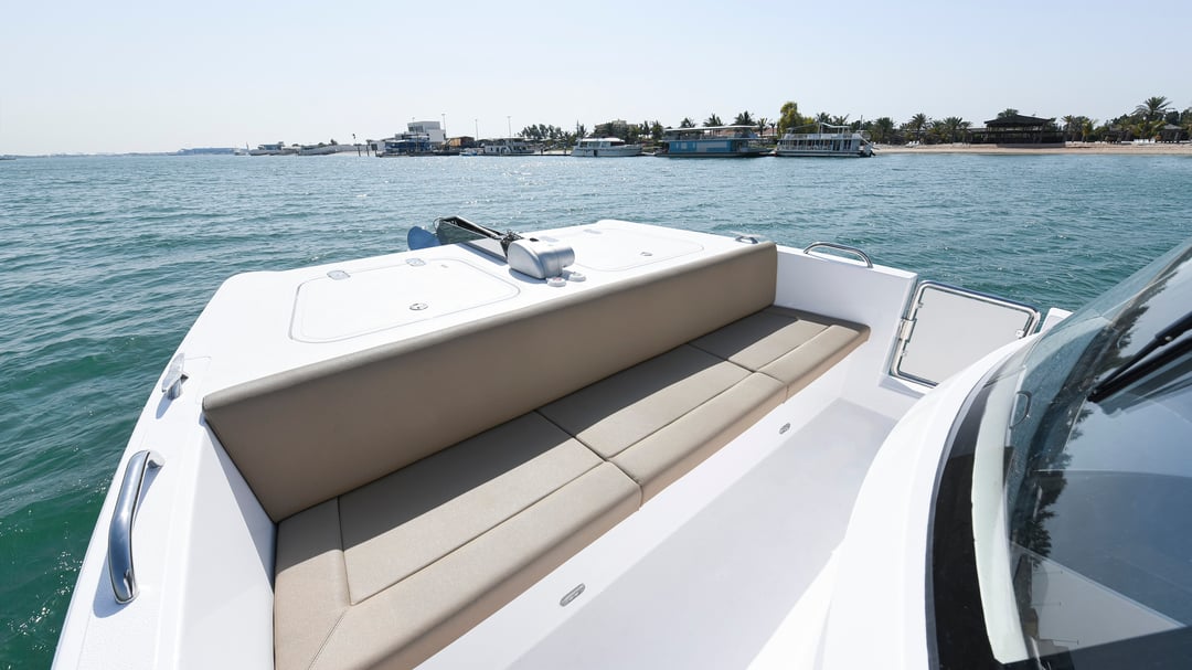 SilverCat 34 Luxury_Bow Seating (2)-1